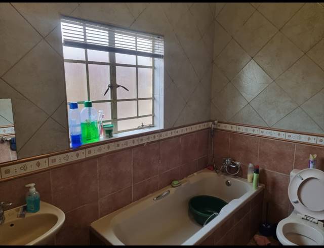 3 BEDROOM TOWNHOUSE FOR SALE IN SAFARI GARDENS